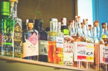 闇営業しないことを責められるようになるとは思ってもいなかった(イメージ)